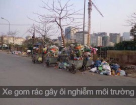 Những chiếc xe gom rác trên phố Tô Hiến Thành, quận Hai Bà Trưng